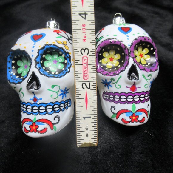 2 pc Day of the Dead Plastic Sugar Skull Halloween Dia de Los Muertos Ornaments - Picture 2 of 2